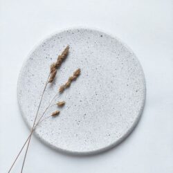 YARA round plate tray - white grain